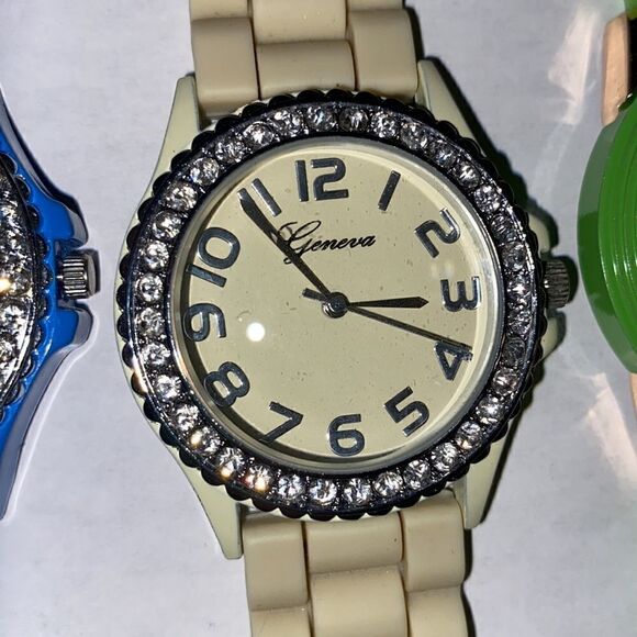 Geneva Platinum Women's Stainless Steel Quartz Rhinestone Watch Set of 4 - Picture 4 of 12